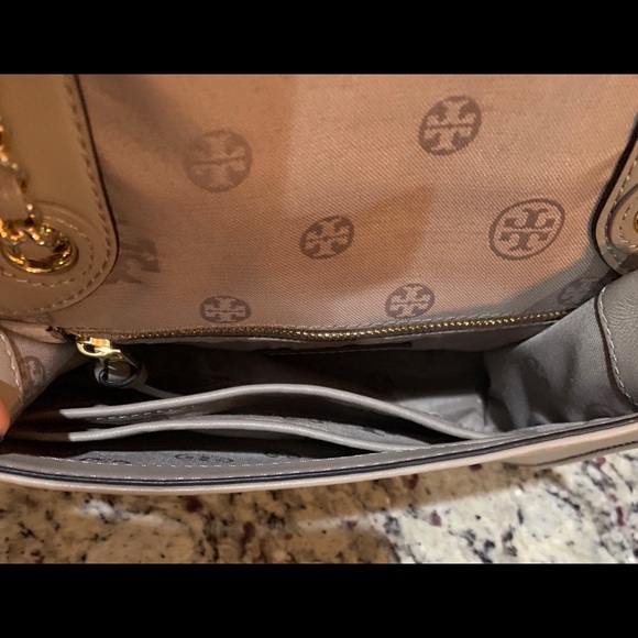 NWT Authentic Tory Burch Bryant Shoulder Bag - Picture 8 of 8